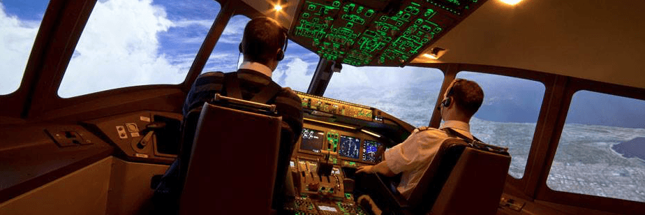 B 777 pilote et Co-pilote dans le cockpit !